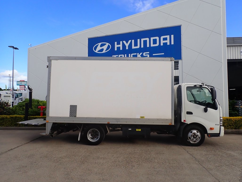 2022 Hino Dutro 300 image 7