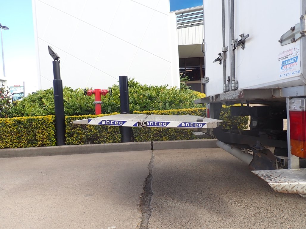 2022 Hino Dutro 300 image 8