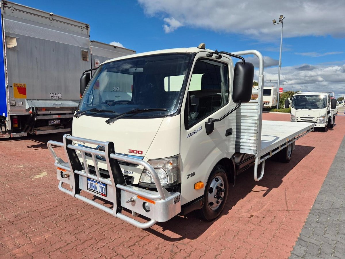2015 Hino 716 - 300 Series Hybrid 3.5 Ton &Quot;Hybrid&Quot; Auto Tray image 12