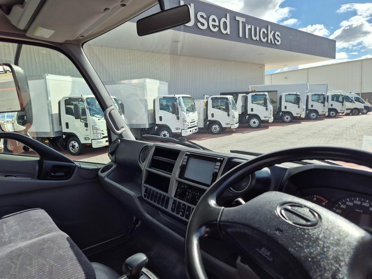 2015 Hino 716 - 300 Series Hybrid 3.5 Ton &Quot;Hybrid&Quot; Auto Tray image 17
