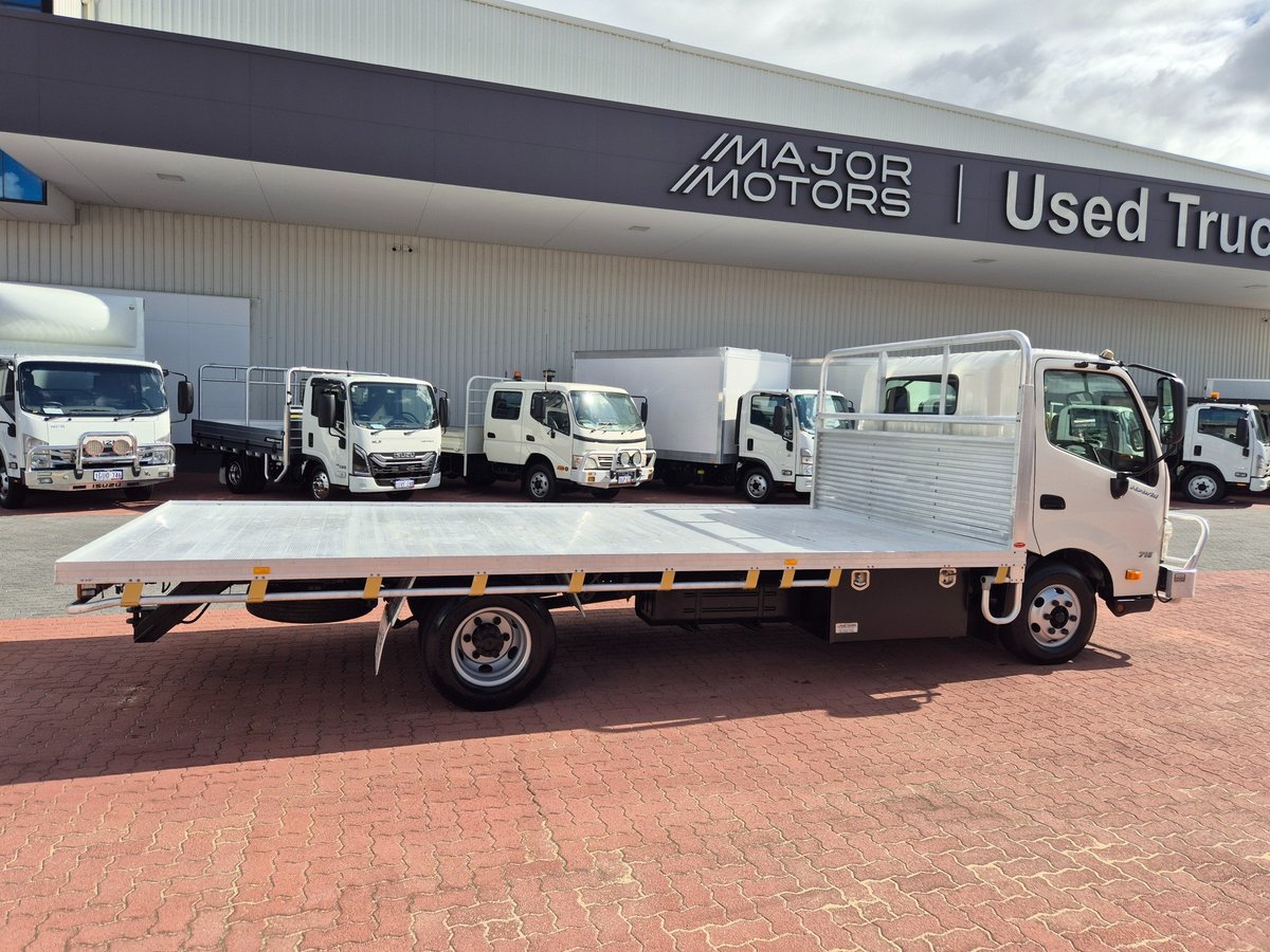 2015 Hino 716 - 300 Series Hybrid 3.5 Ton Quothybridquot Auto Tray image 9