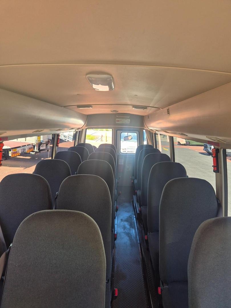 2014 Fuso Rosa 25 Seat Auto Deluxe Bus image 13