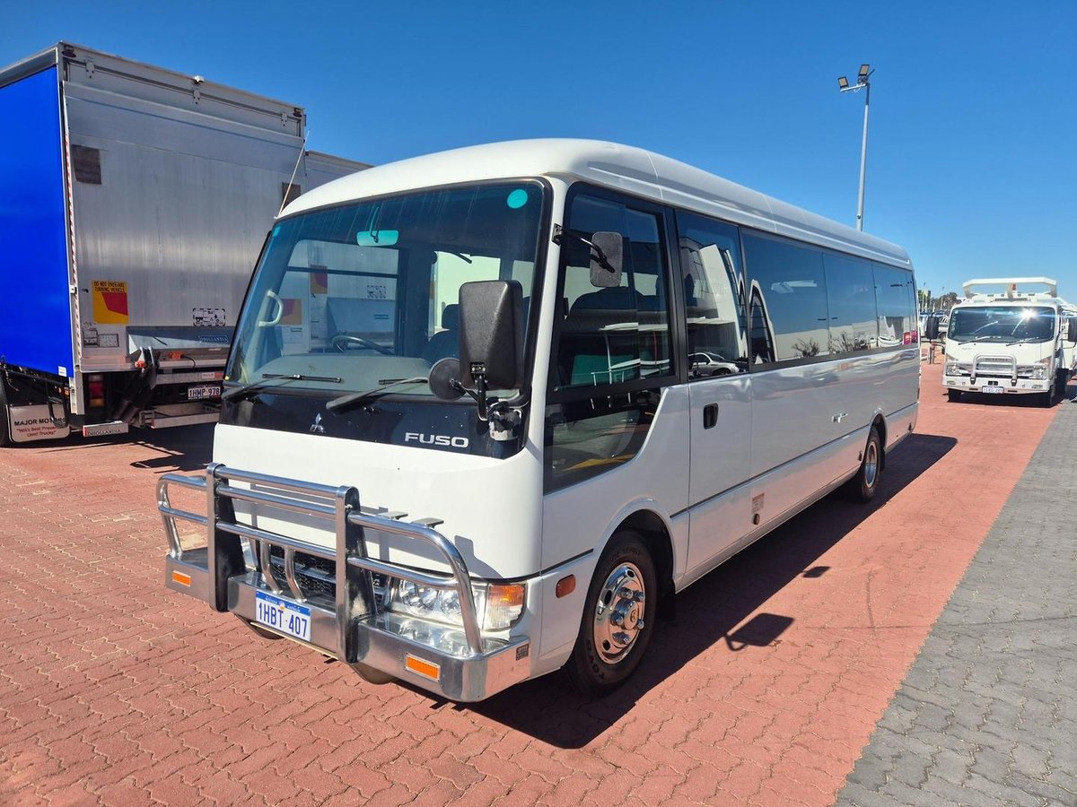 2014 Fuso Rosa 25 Seat Auto Deluxe Bus image 3