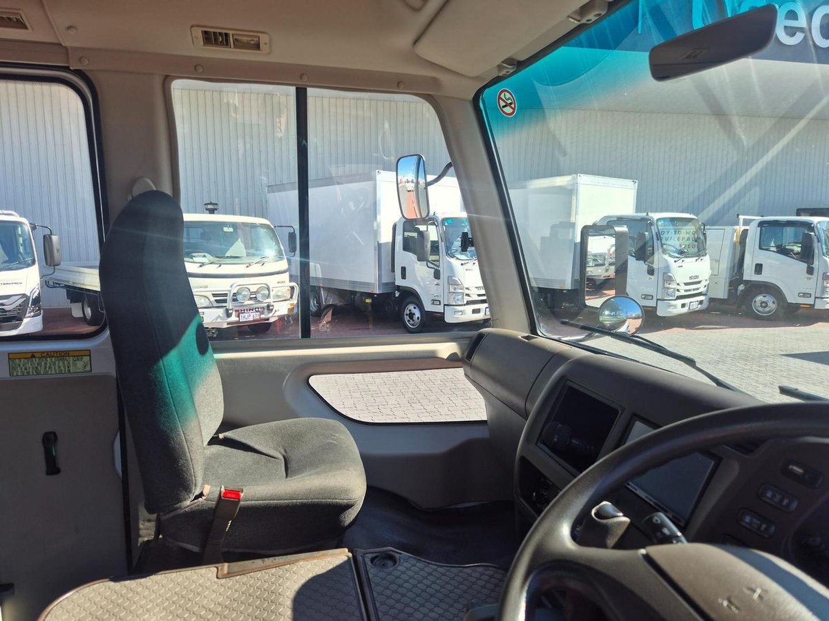 2014 Fuso Rosa 25 Seat Auto Deluxe Bus image 14