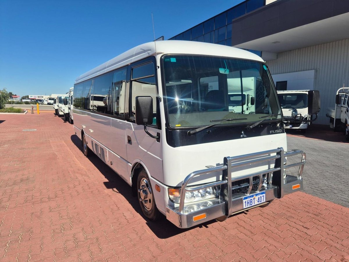 2014 Fuso Rosa 25 Seat Auto Deluxe Bus image 4