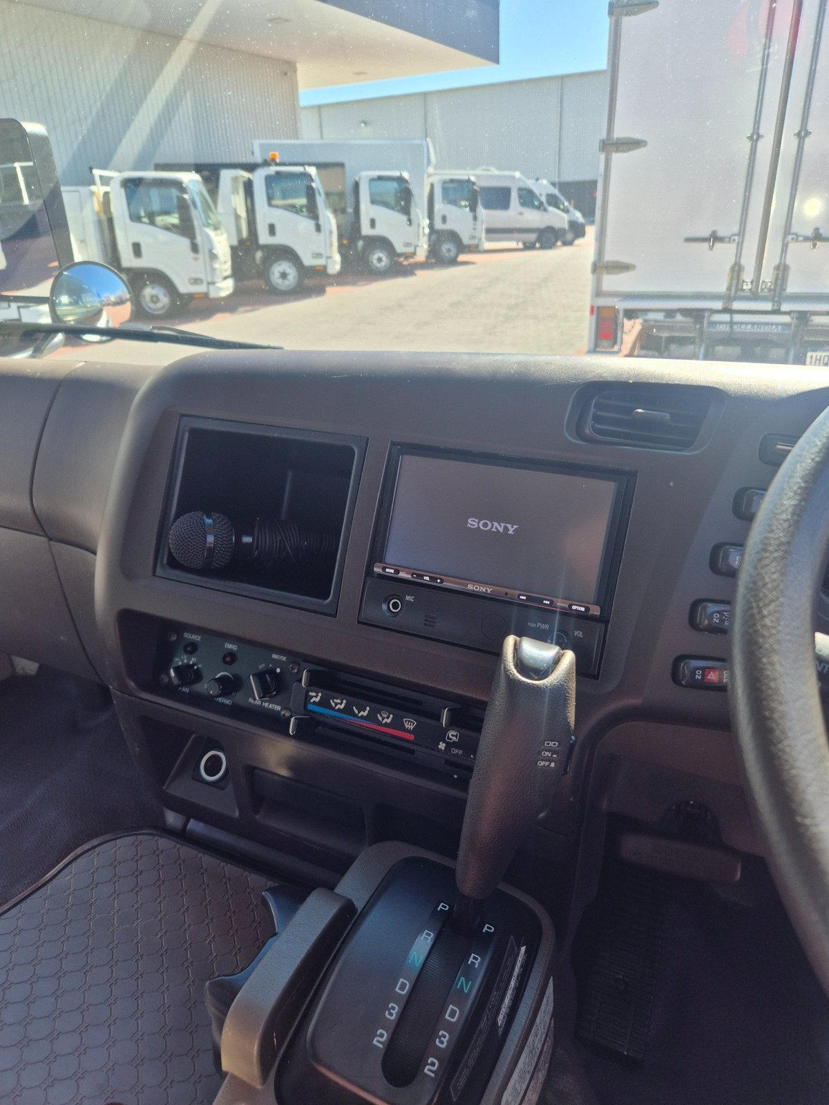 2014 Fuso Rosa 25 Seat Auto Deluxe Bus image 9