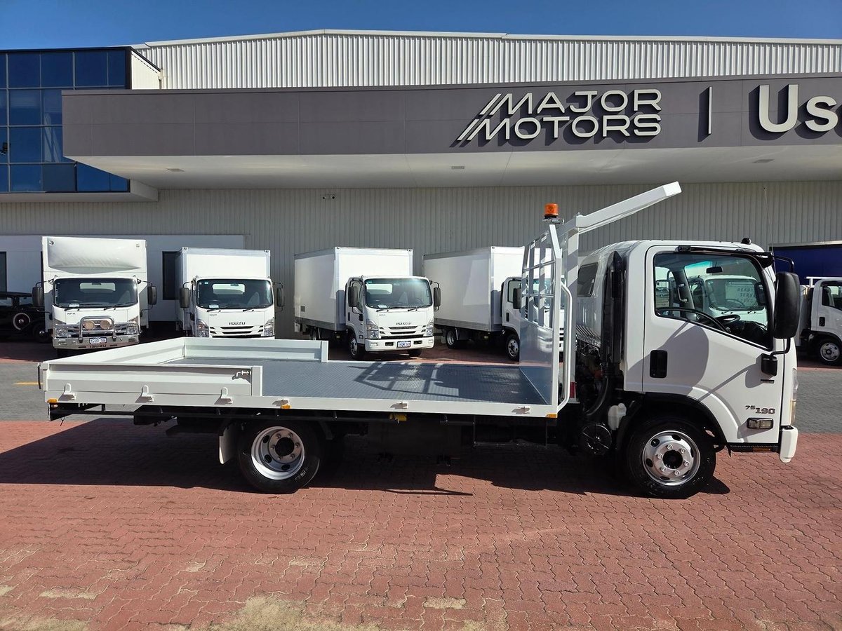 2016 Isuzu Npr 75-190  Amt 3.5 Ton Tray With Rops image 18