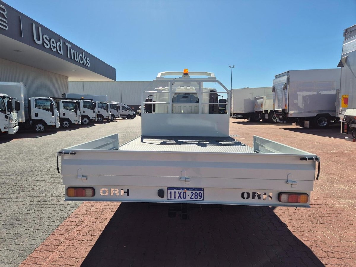 2016 Isuzu Npr 75-190  Amt 3.5 Ton Tray With Rops image 9