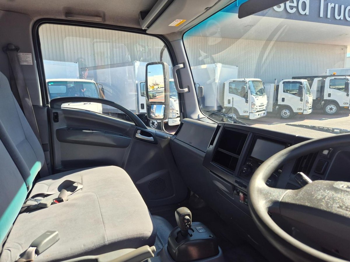 2016 Isuzu Npr 75-190  Amt 3.5 Ton Tray With Rops image 16