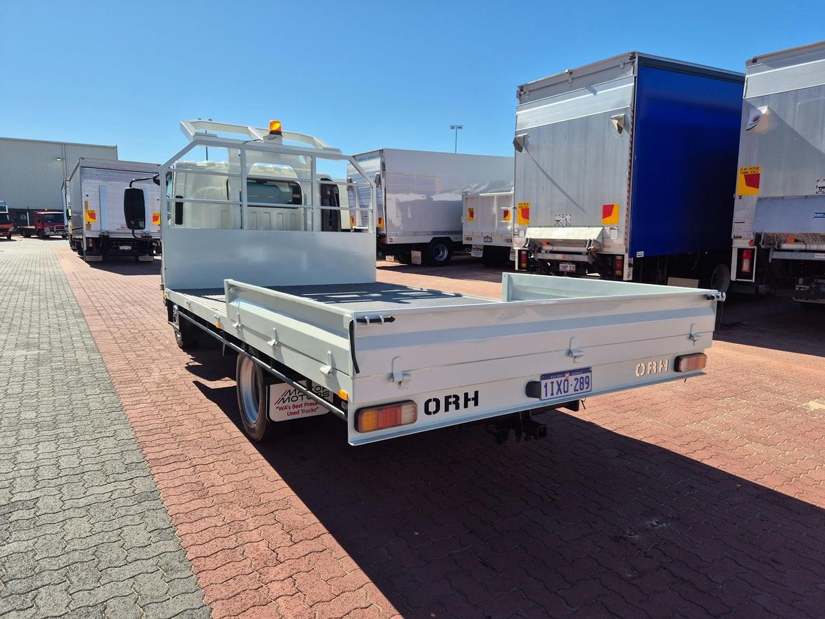 2016 Isuzu Npr 75-190  Amt 3.5 Ton Tray With Rops image 11