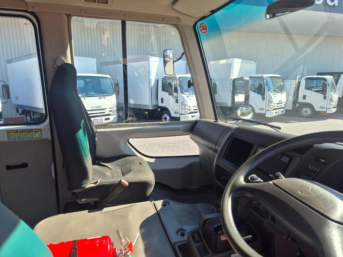 2012 Fuso Rosa 25 Seat Auto Deluxe Bus image 11