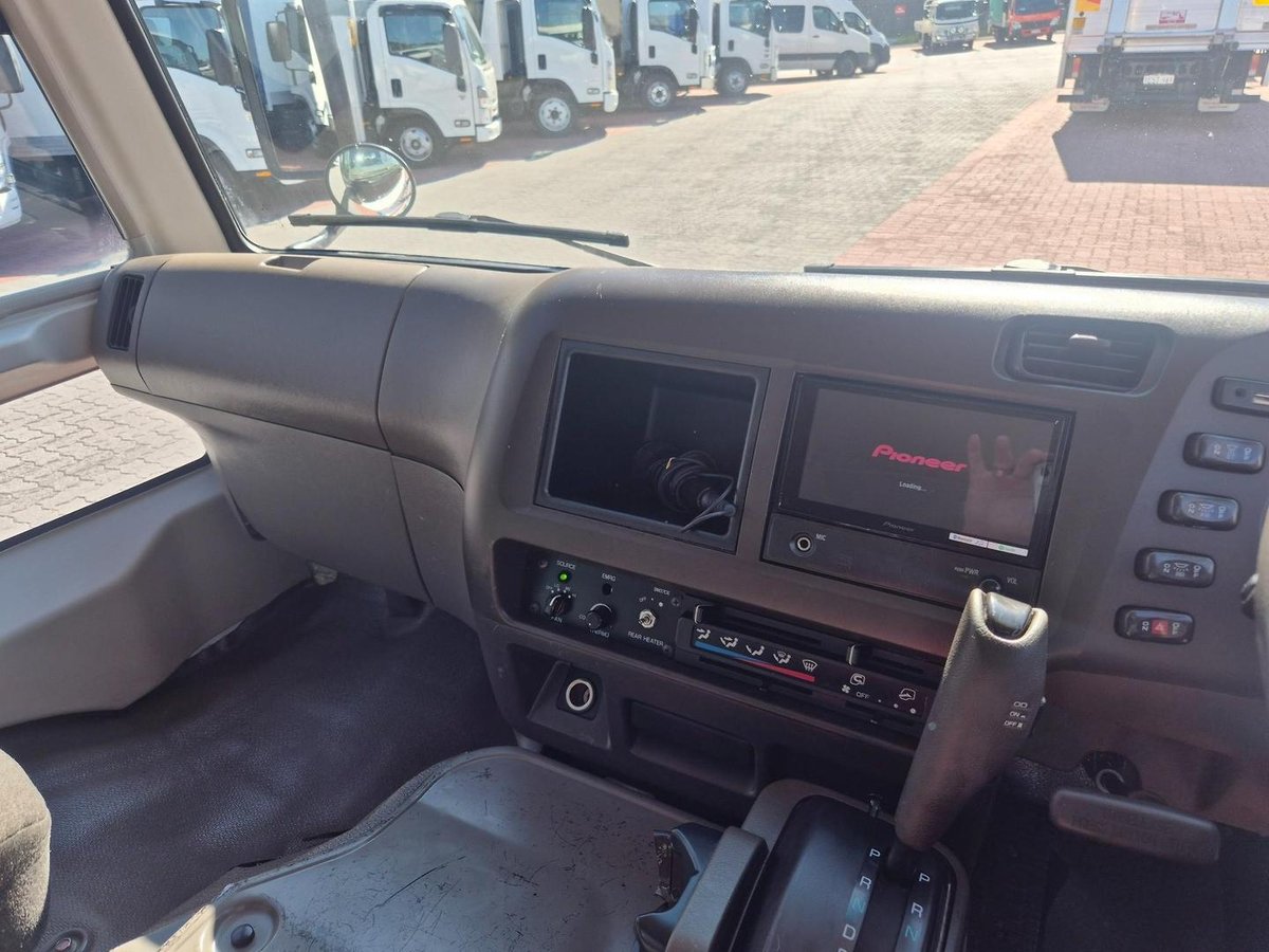 2012 Fuso Rosa 25 Seat Auto Deluxe Bus image 16