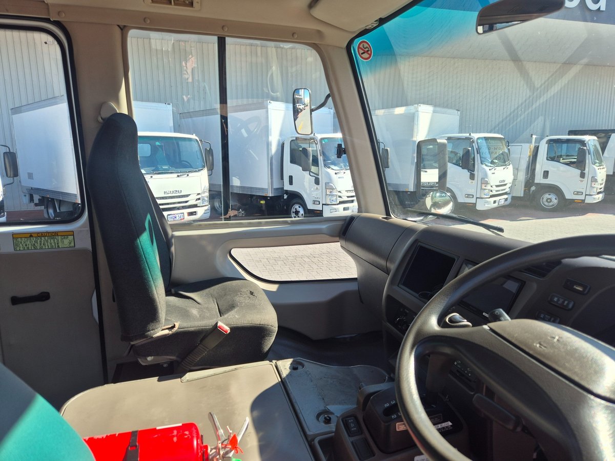 2012 Fuso Rosa 25 Seat Auto Deluxe Bus image 11