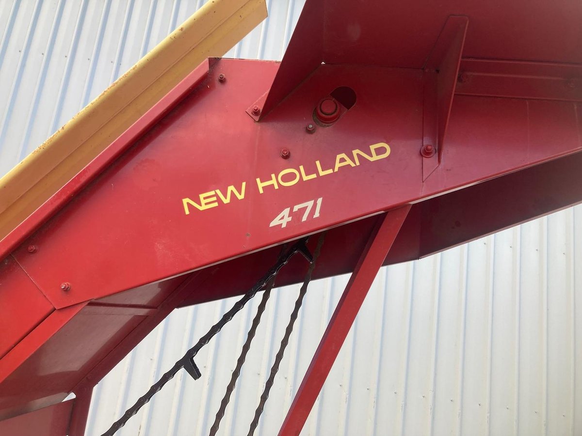 New Holland 471 Bale Loader image 3