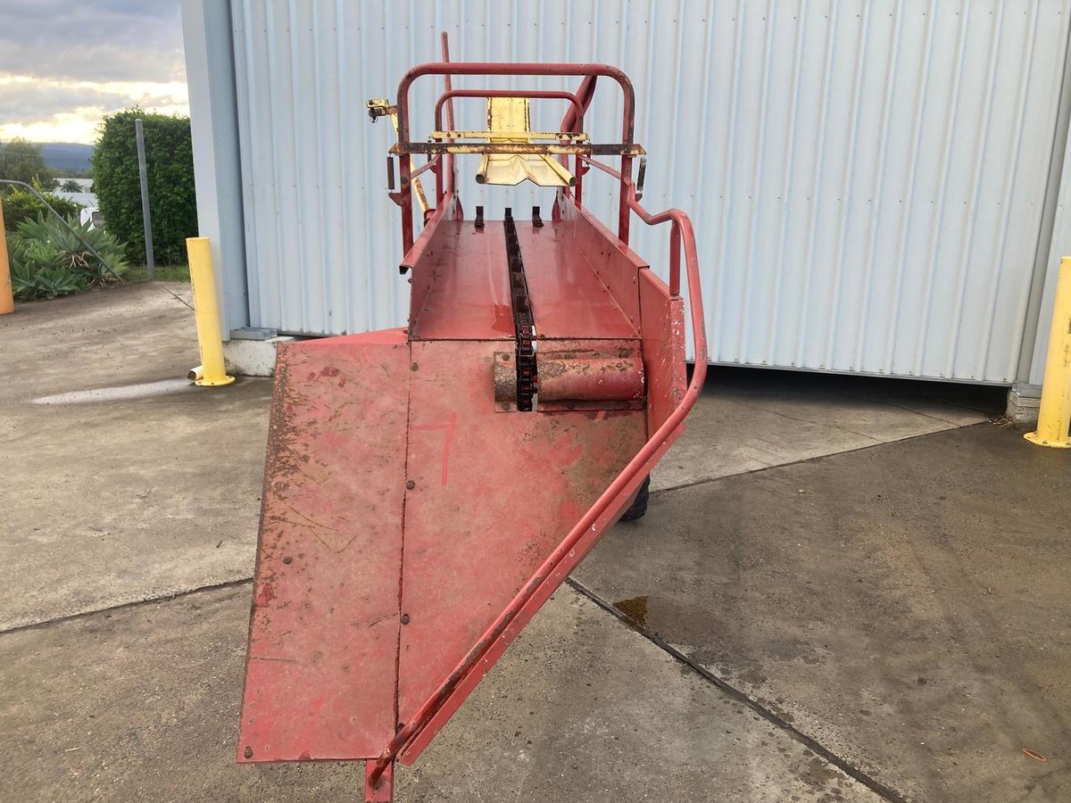 New Holland 471 Bale Loader image 7