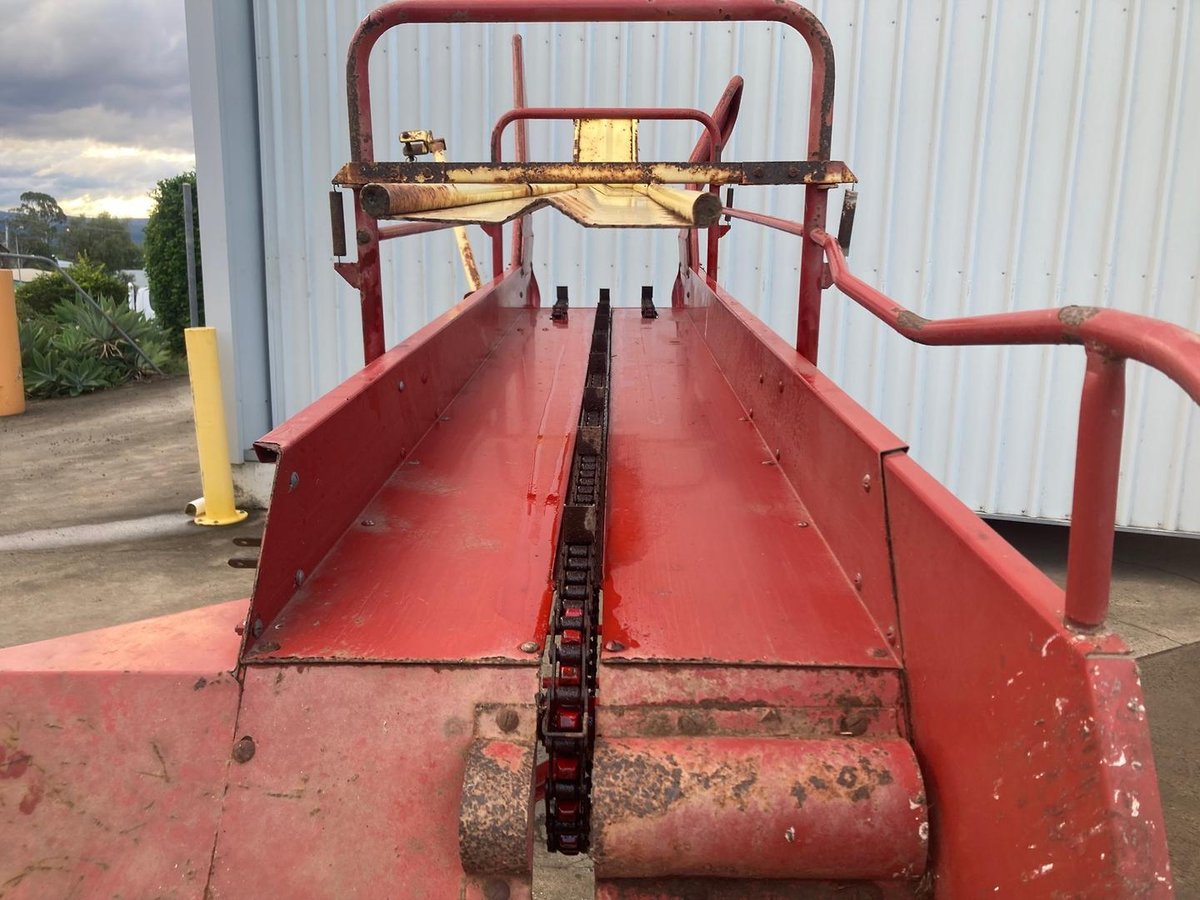 New Holland 471 Bale Loader image 8