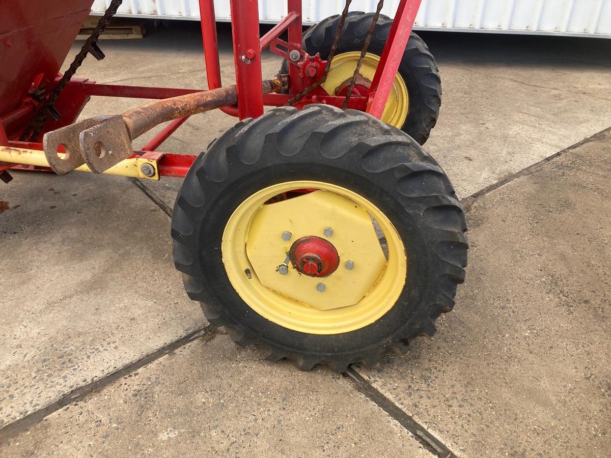 New Holland 471 Bale Loader image 10