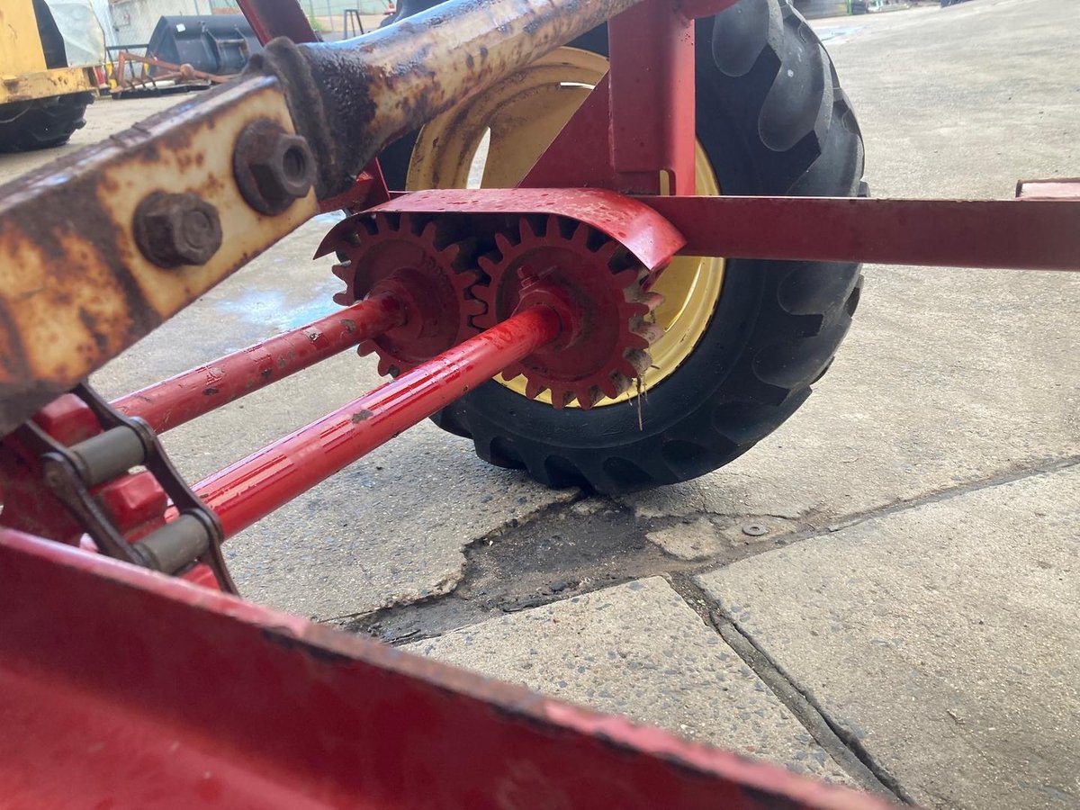 New Holland 471 Bale Loader image 6