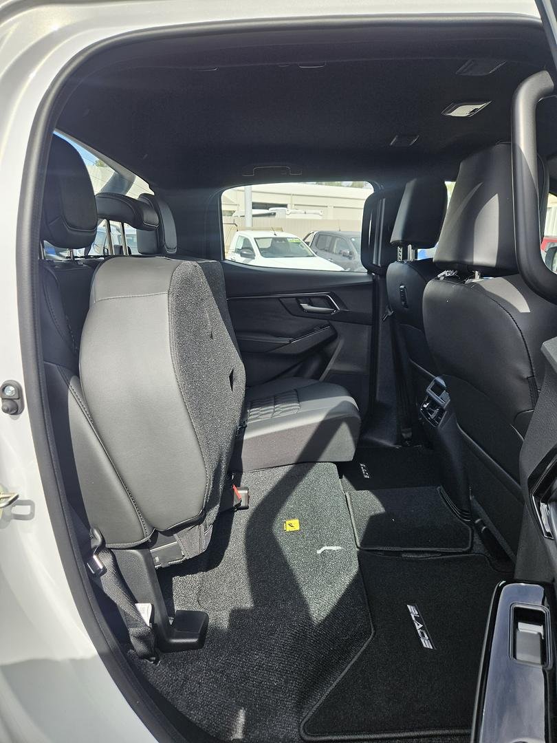2026 Isuzu D-MAX BLADE MY25.5 4X4 Dual Range image 14