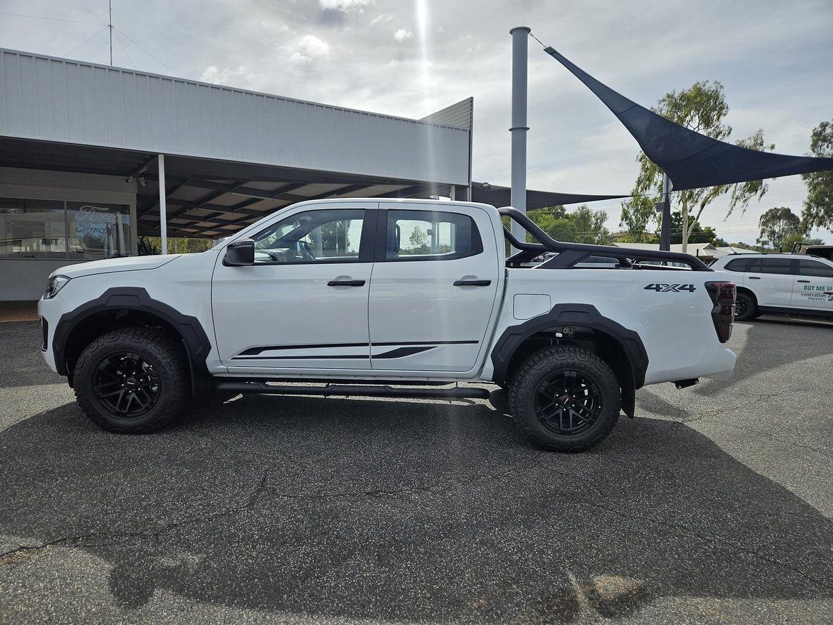 2026 Isuzu D-MAX BLADE MY25.5 4X4 Dual Range image 18