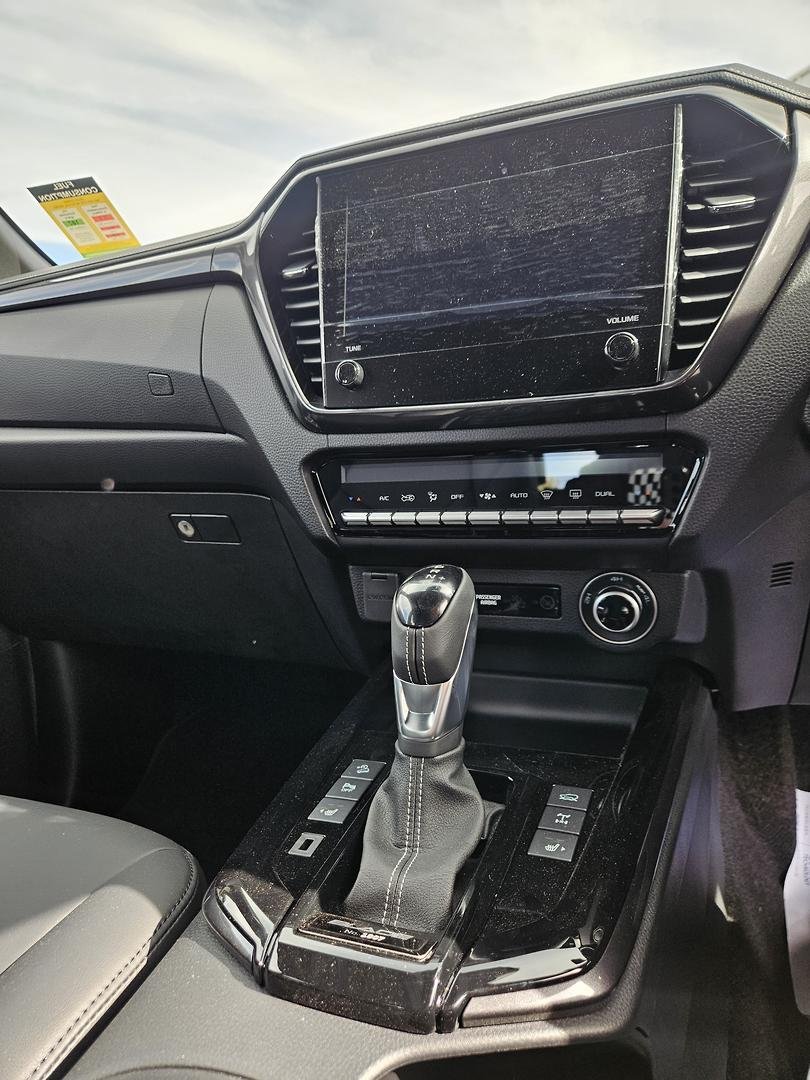 2026 Isuzu D-MAX BLADE MY25.5 4X4 Dual Range image 8