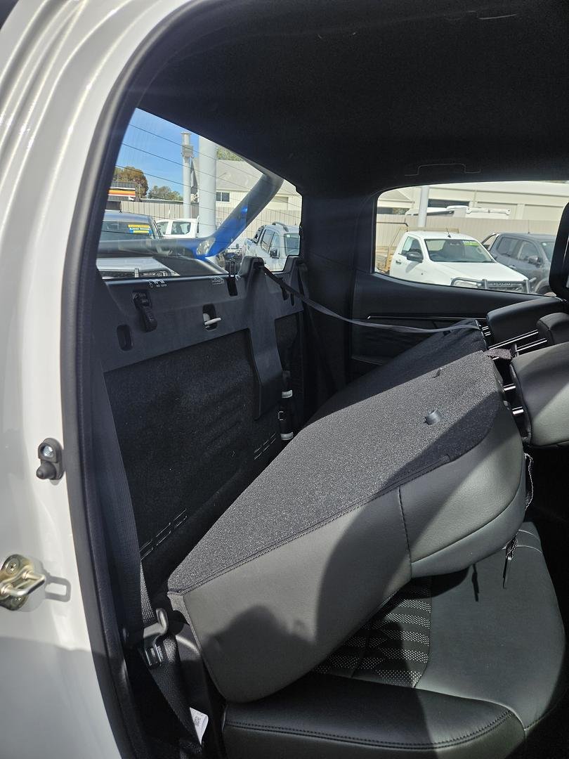 2026 Isuzu D-MAX BLADE MY25.5 4X4 Dual Range image 15