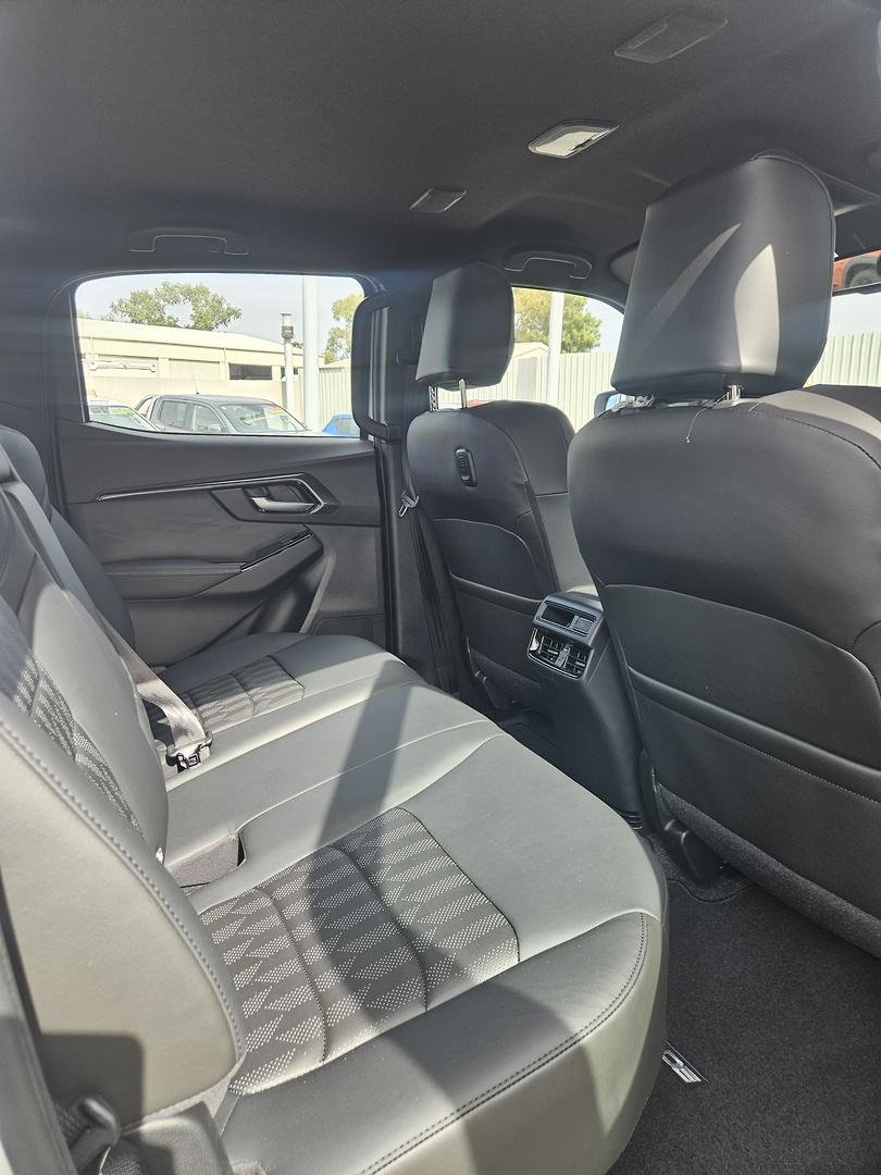 2026 Isuzu D-MAX BLADE MY25.5 4X4 Dual Range image 17