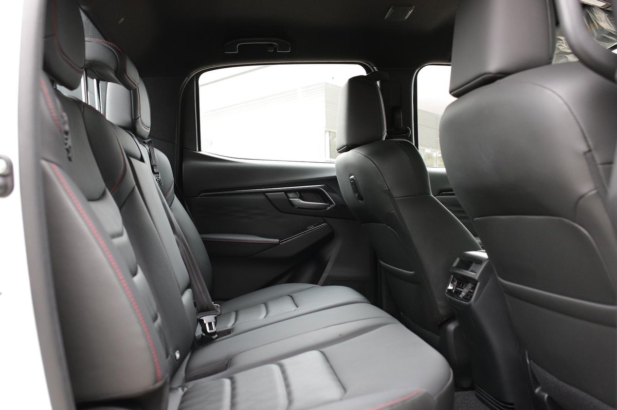 2025 Isuzu D-MAX X-TERRAIN MY25.5 4X4 Dual Range image 32