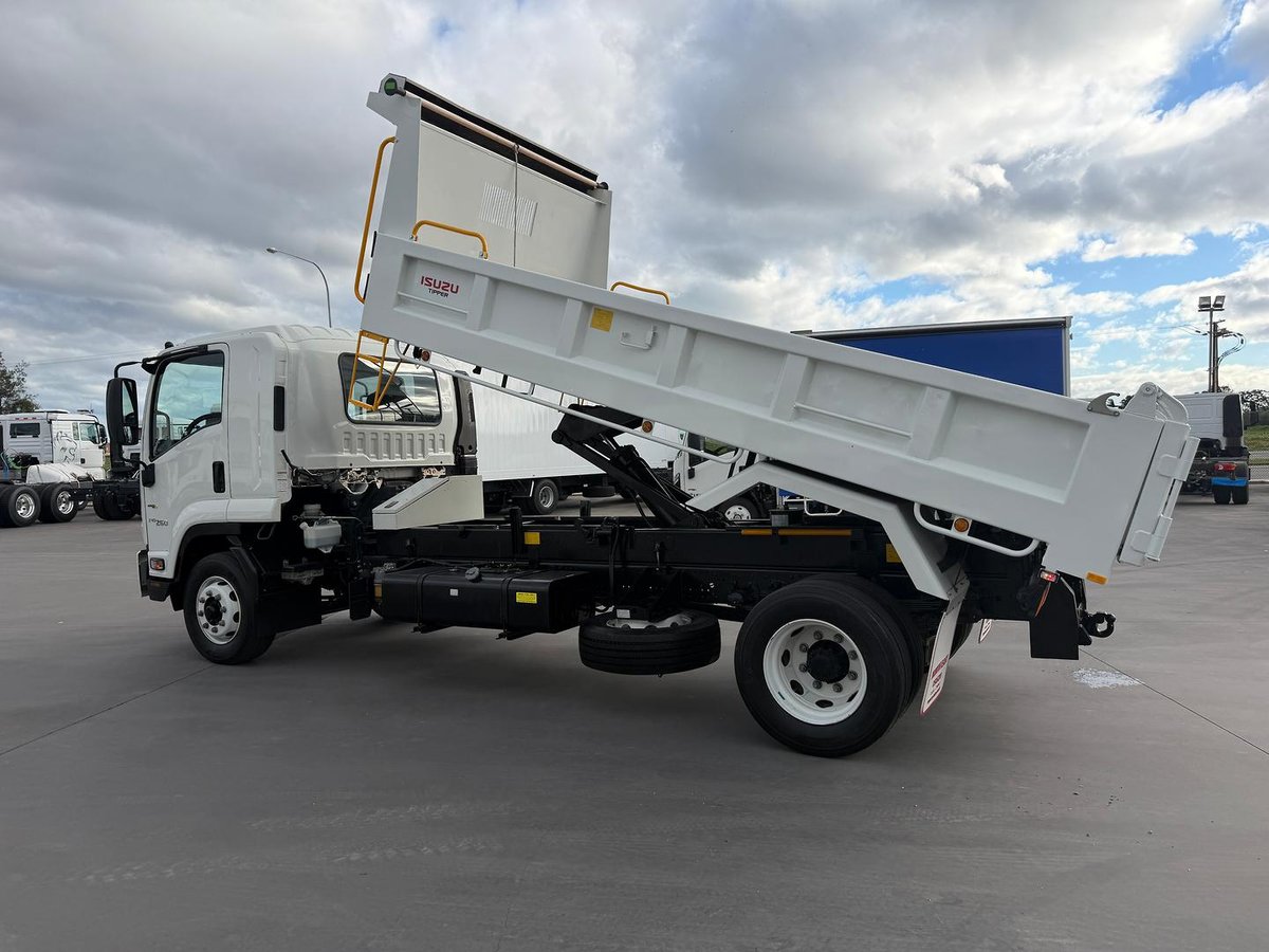 2023 Isuzu F Series Fsr140/120-260 Tipper image 5