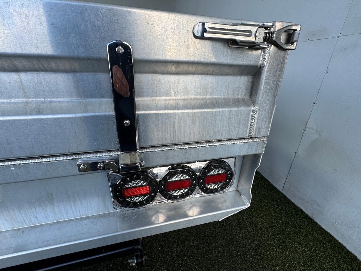 2022 Toyota Hilux Workmate TGN121R 4x2 image 19