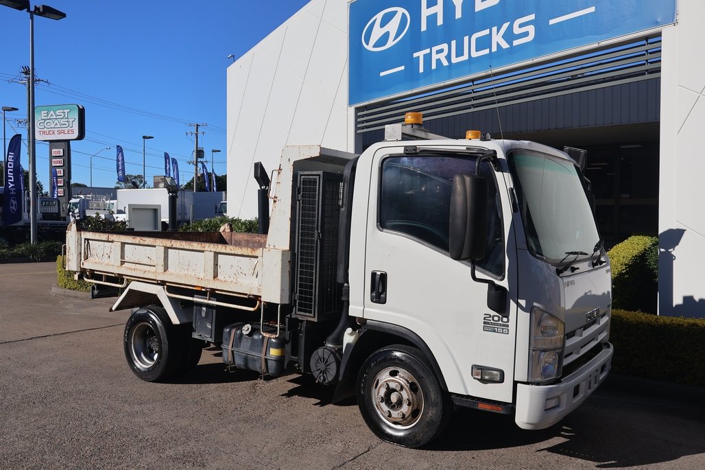 2014 Isuzu Npr 200 image 11