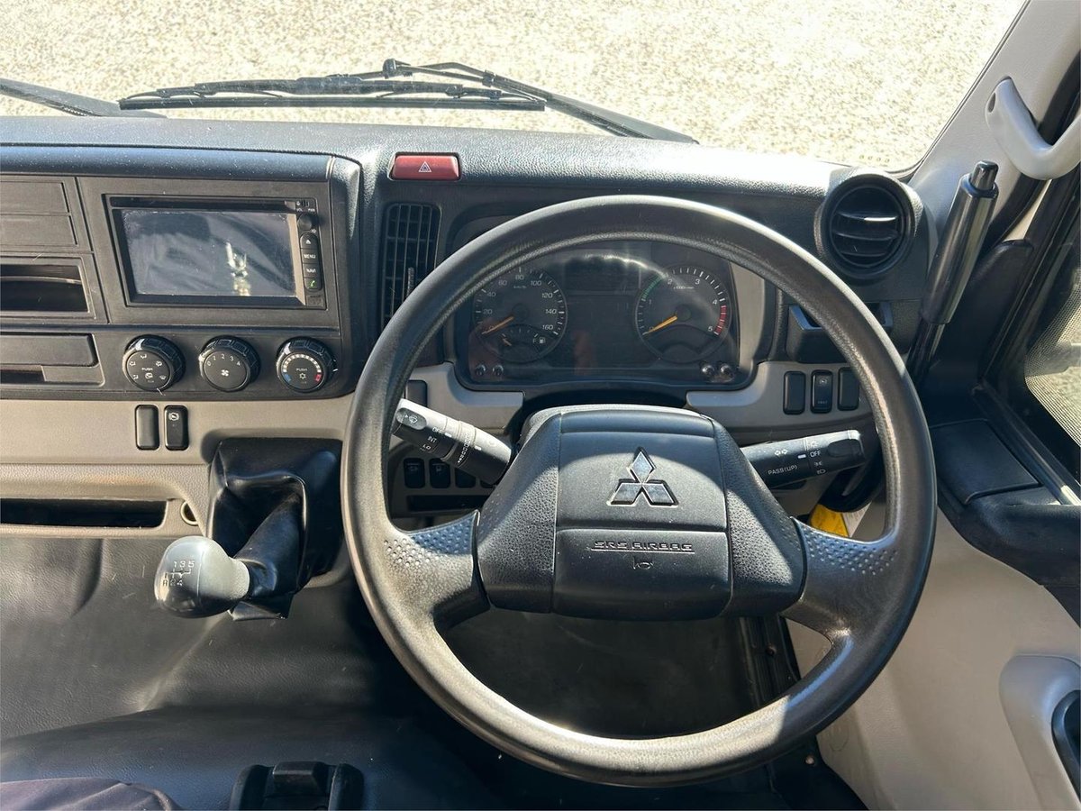 2018 Mitsubishi Canter 615 image 13