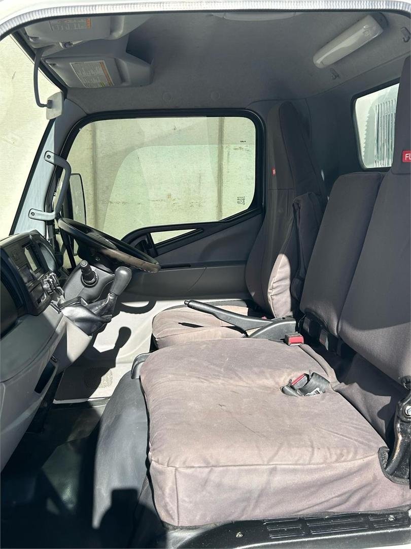 2018 Mitsubishi Canter 615 image 11