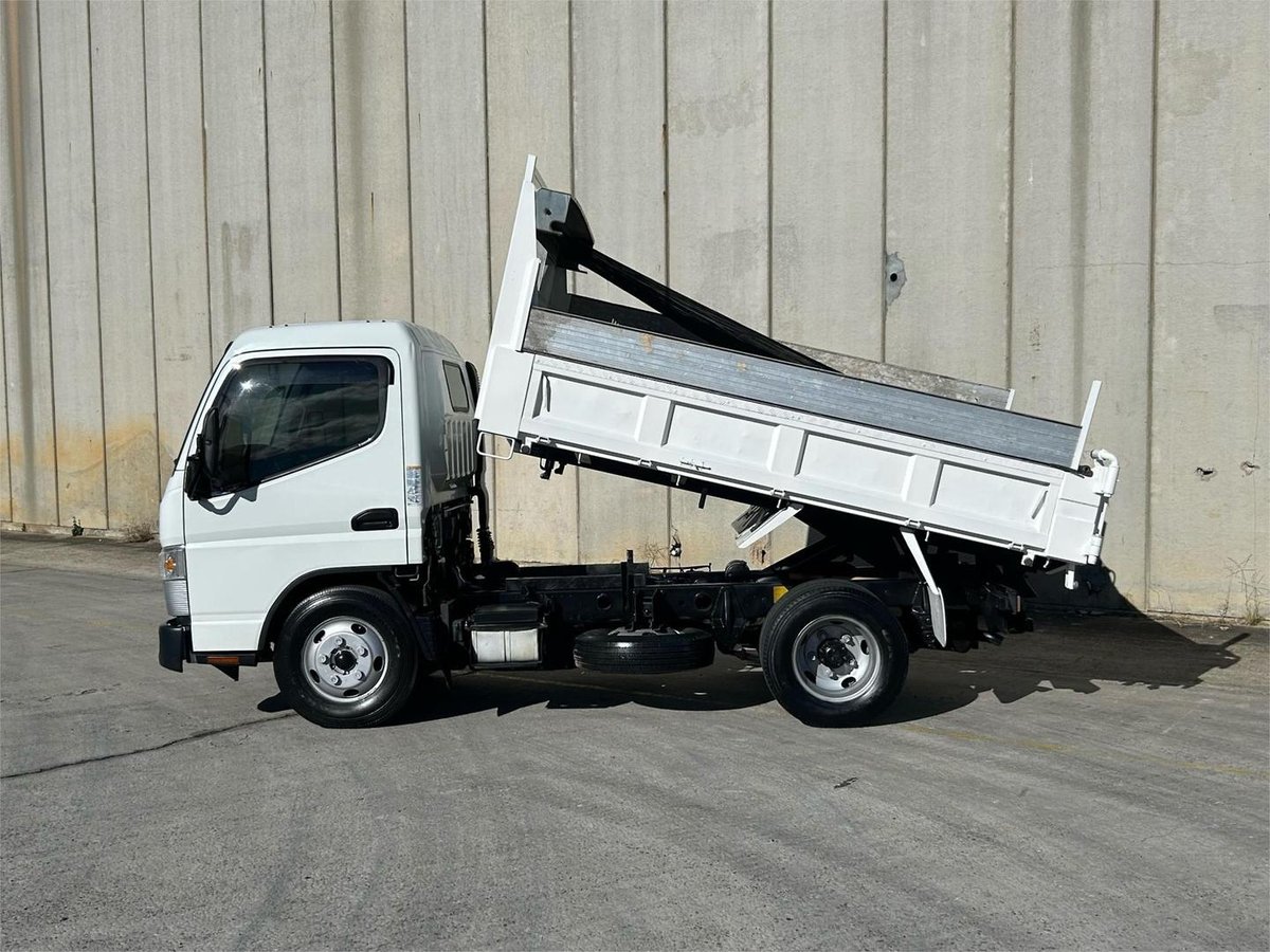 2018 Mitsubishi Canter 615 image 3