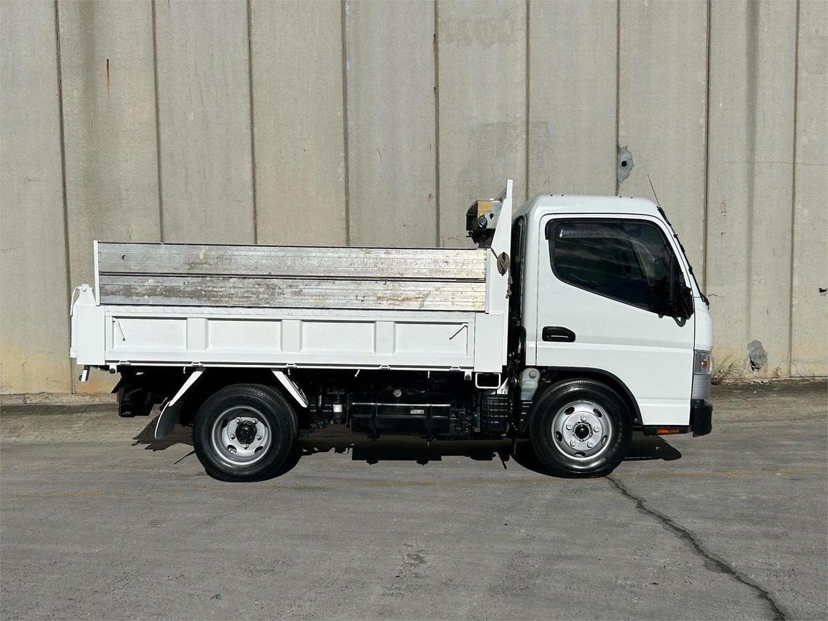 2018 Mitsubishi Canter 615 image 8