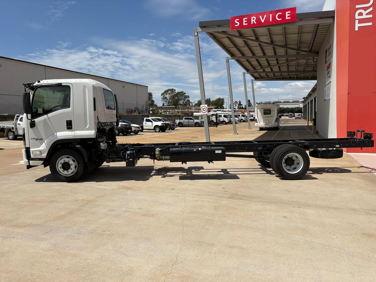2026 Isuzu F Series image 5