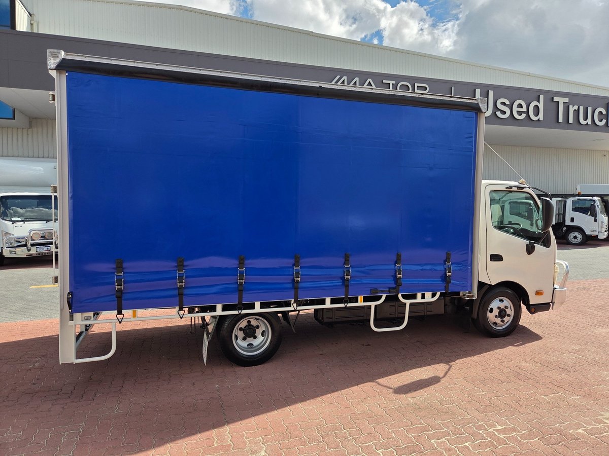 2013 Hino 616 - 300 Series Auto 6 Pallet Tautliner image 16