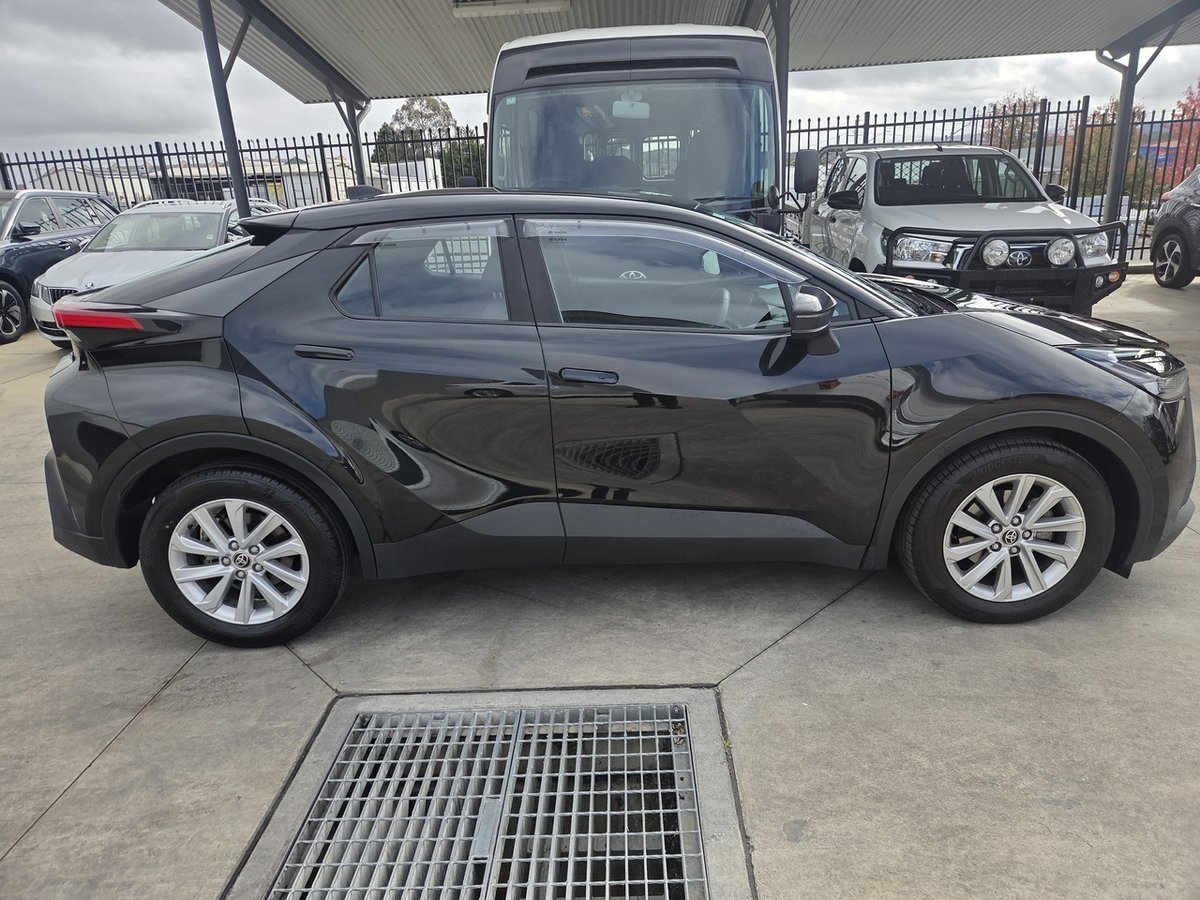 2024 Toyota C-HR GXL-2WD 1.8L Auto CVT Wagon image 7