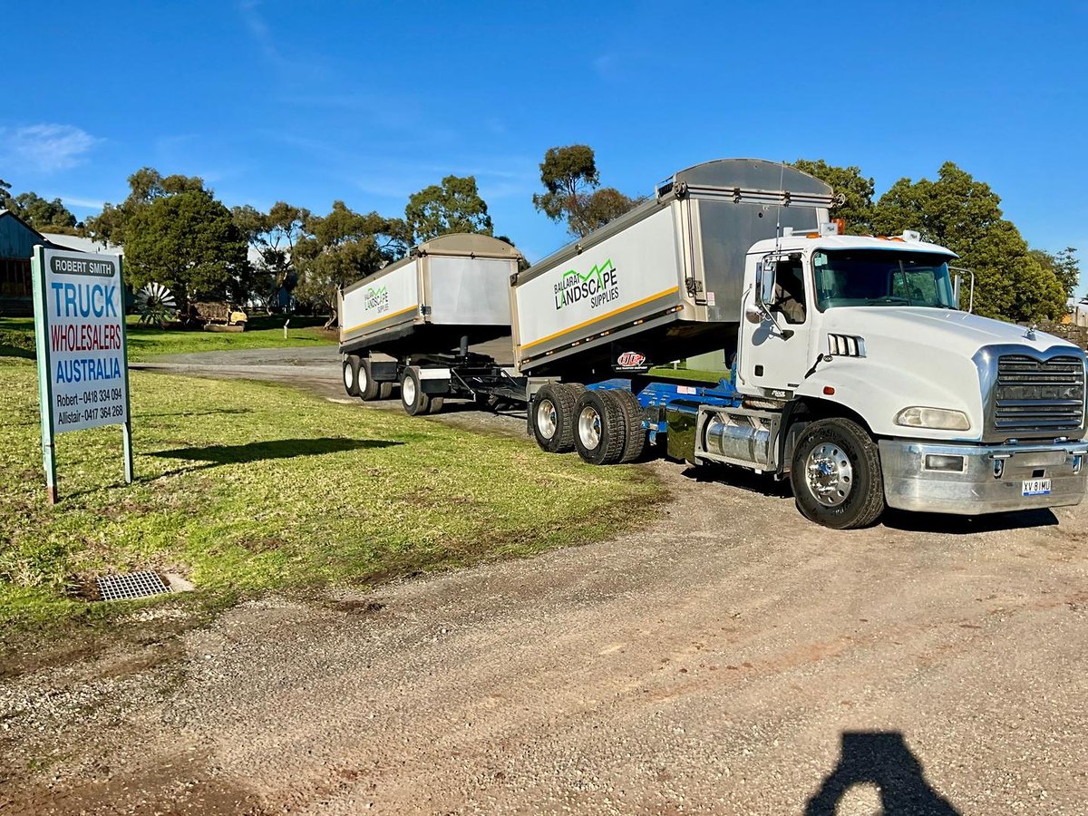 2015 Mack Granite image 35