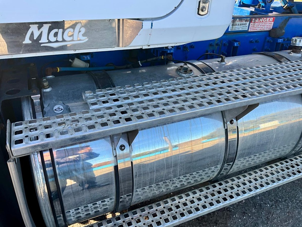2015 Mack Granite image 29