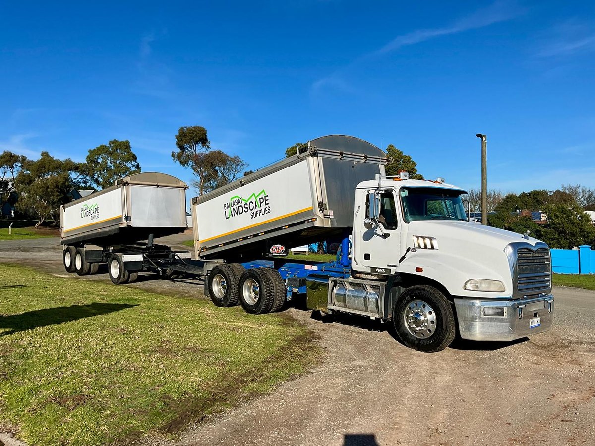 2015 Mack Granite image 31