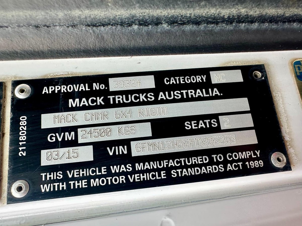 2015 Mack Granite image 16