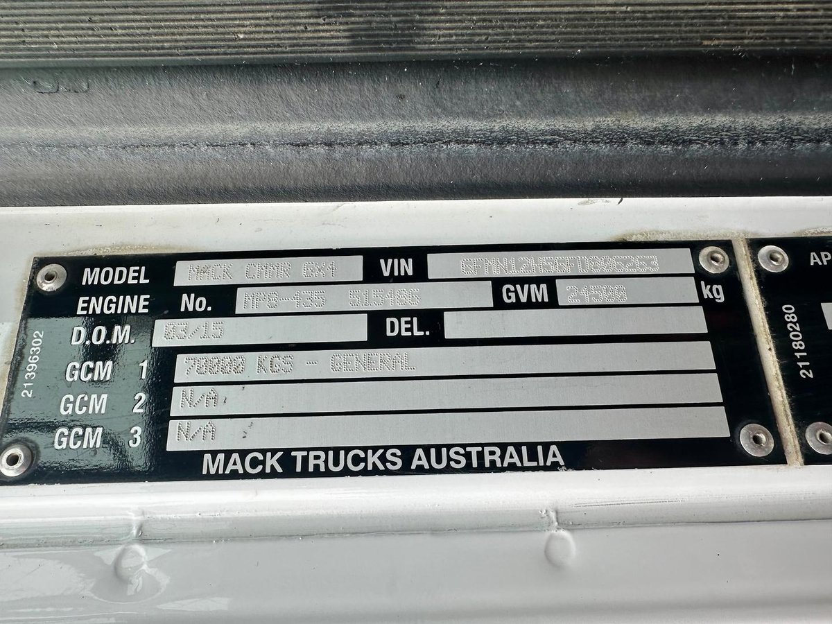 2015 Mack Granite image 17