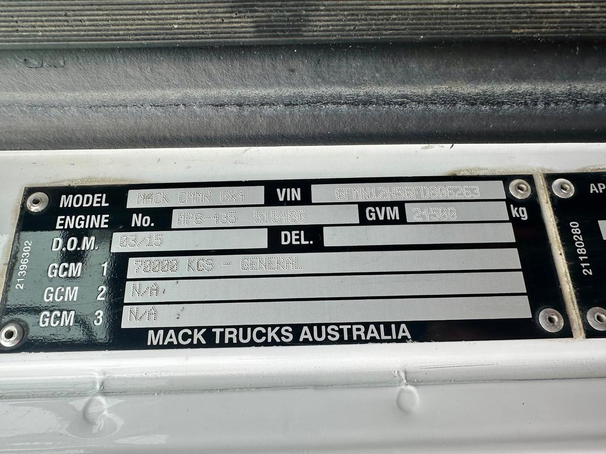 2015 Mack Granite image 17