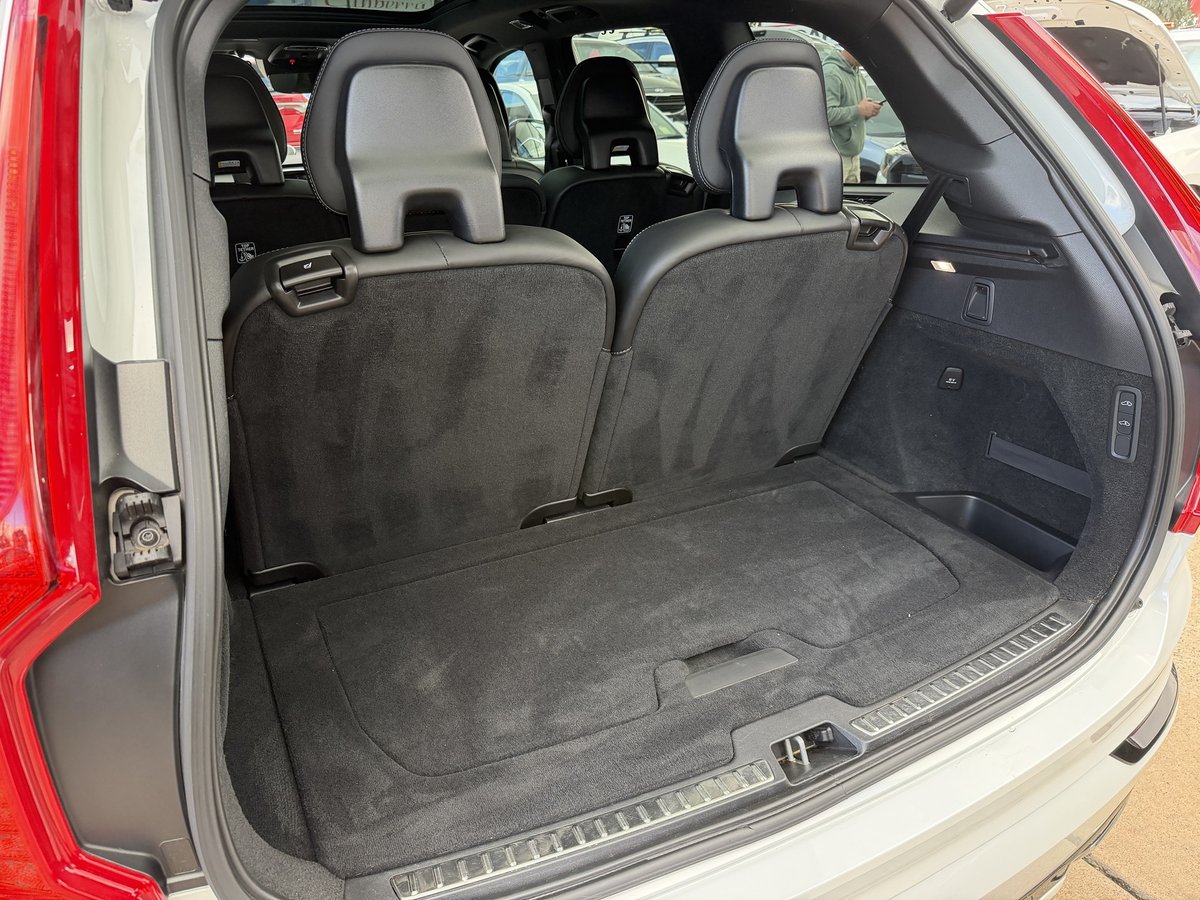2020 Volvo XC90 T8 Recharge PHEV (AWD) 256 MY21 image 21