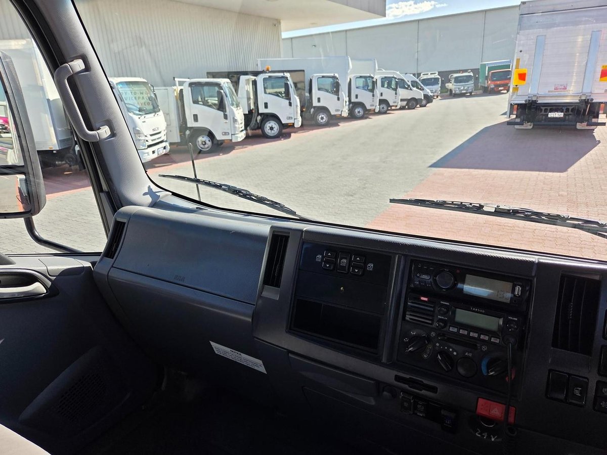 2015 Isuzu Nqr450 4.5 Ton Crew Cab Tray image 11