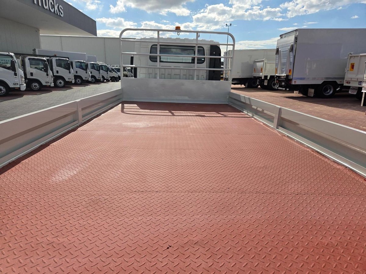 2015 Isuzu Nqr450 4.5 Ton Crew Cab Tray image 12