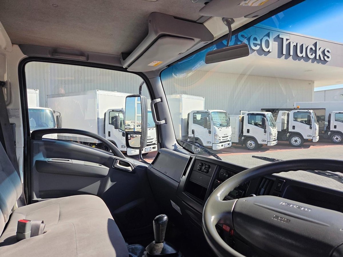 2015 Isuzu Nqr450 4.5 Ton Crew Cab Tray image 15