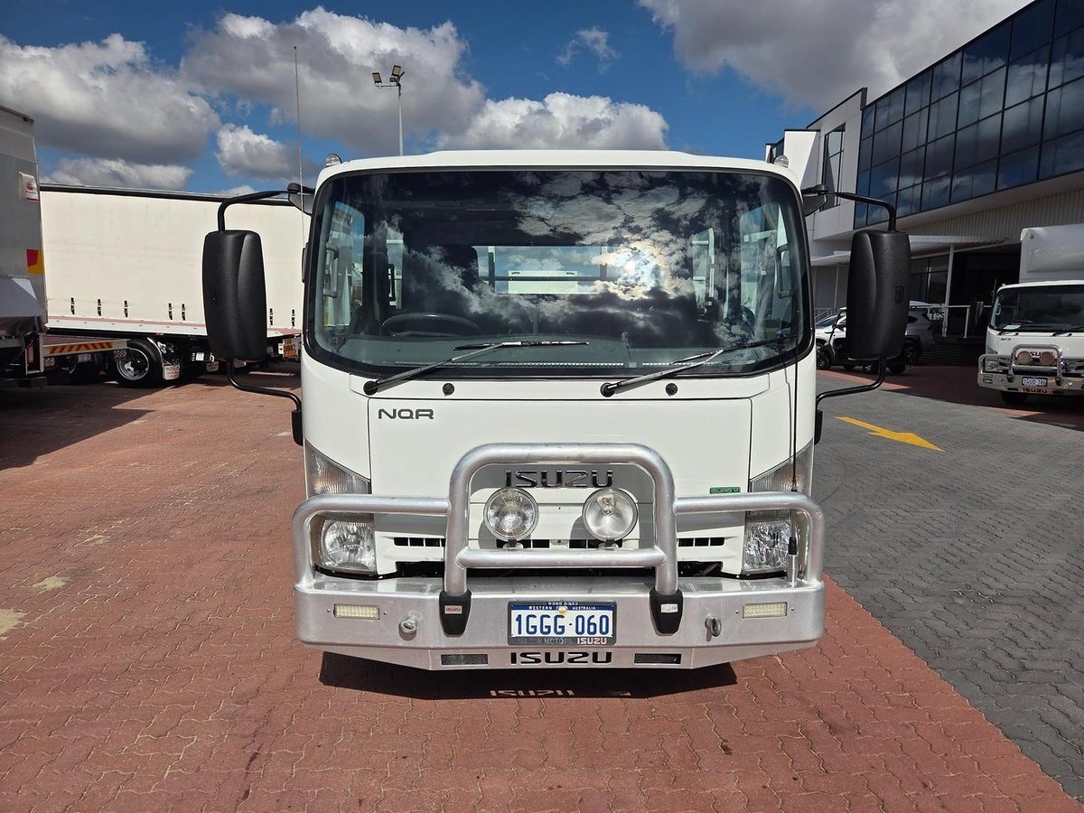 2015 Isuzu Nqr450 4.5 Ton Crew Cab Tray image 19