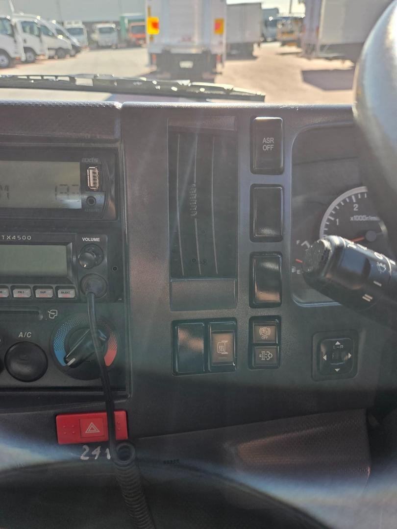 2015 Isuzu Nqr450 4.5 Ton Crew Cab Tray image 4